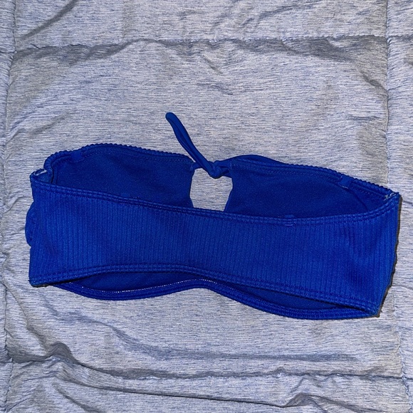 ๐๏ธ5 for $20๐๏ธ Hollister Strapless Bikini Top - Picture 2 of 3